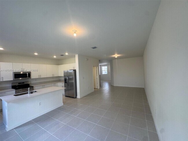 Building Photo - 2516 SE 27th Dr