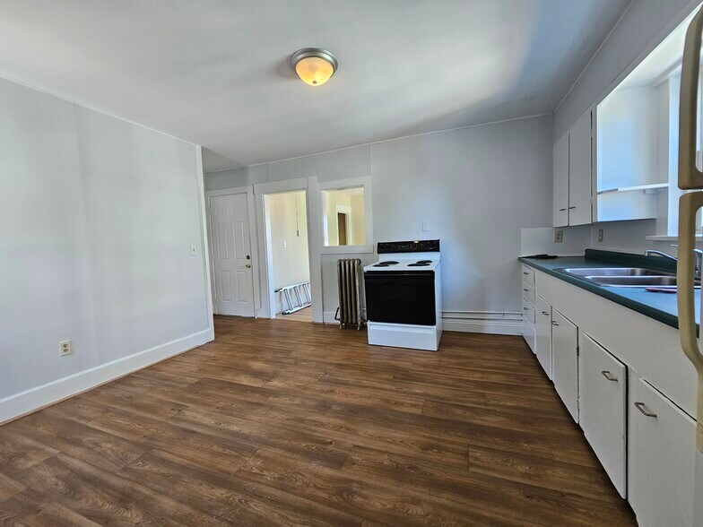 Building Photo - 17 Mousam St