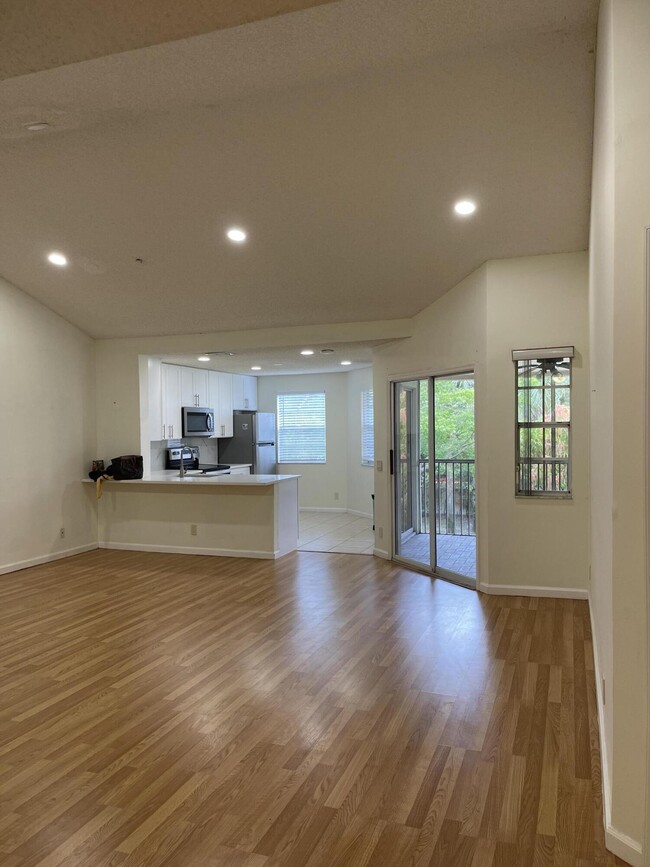 Building Photo - 6508 Via Regina