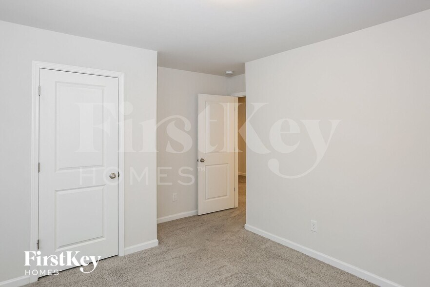 Building Photo - 6351 Mosley Glen Dr