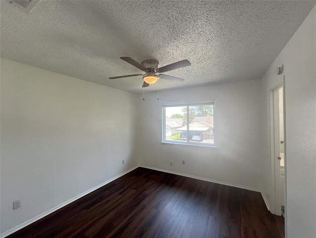 Building Photo - 2805 Meadow Park Dr