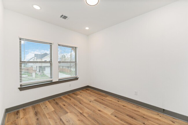 Building Photo - 8115 Jeffery St