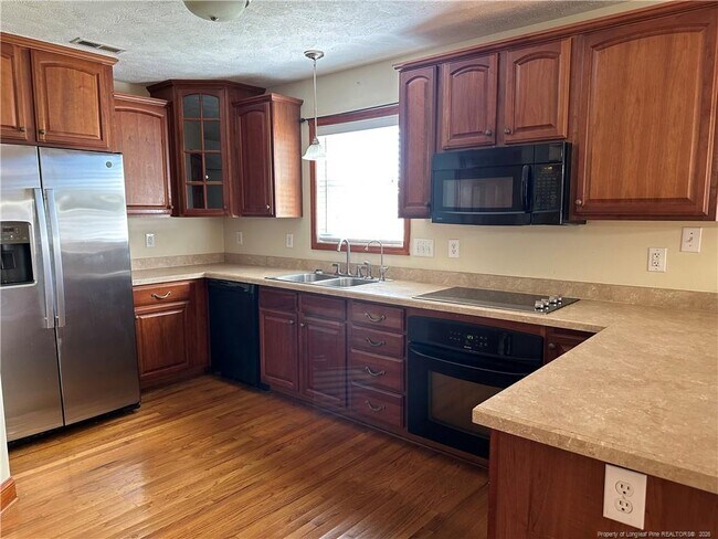 Building Photo - 1935 Sunshine Ct