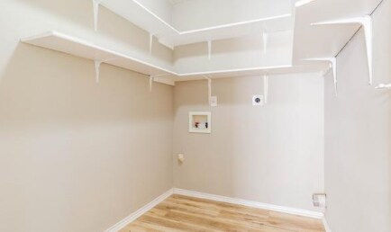 Building Photo - 10112 Sunset Pl