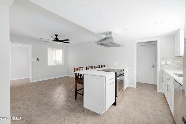 Building Photo - 8643 E Palo Verde Dr