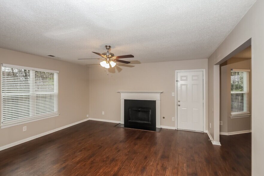 Building Photo - 2962 Knoll View Pl