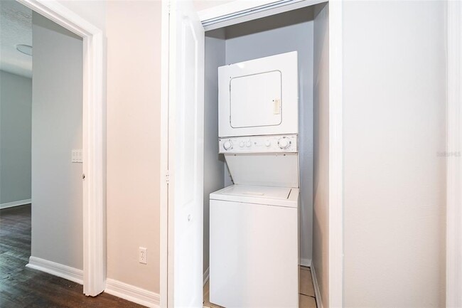 Building Photo - 3479 Wilshire Way Rd