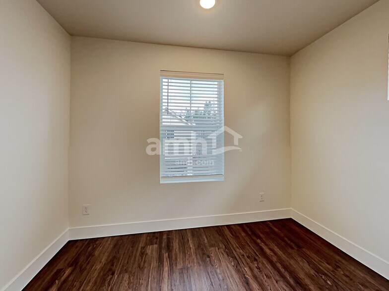 Building Photo - 33084 Ten Trails Pkwy