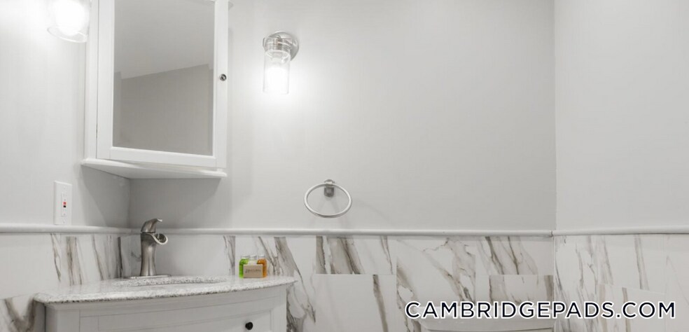 Building Photo - 7 Story St