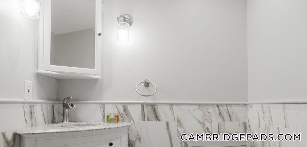 Building Photo - 7 Story St