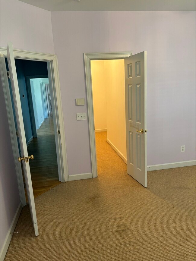 Building Photo - 279 Sandstone Rd