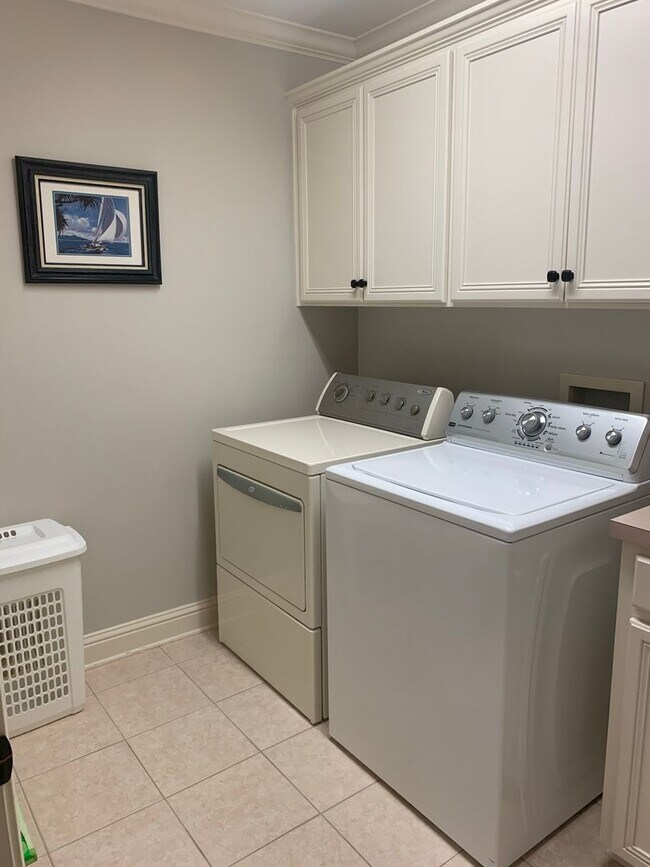 Building Photo - CARRIAGE OAKS CROSSING