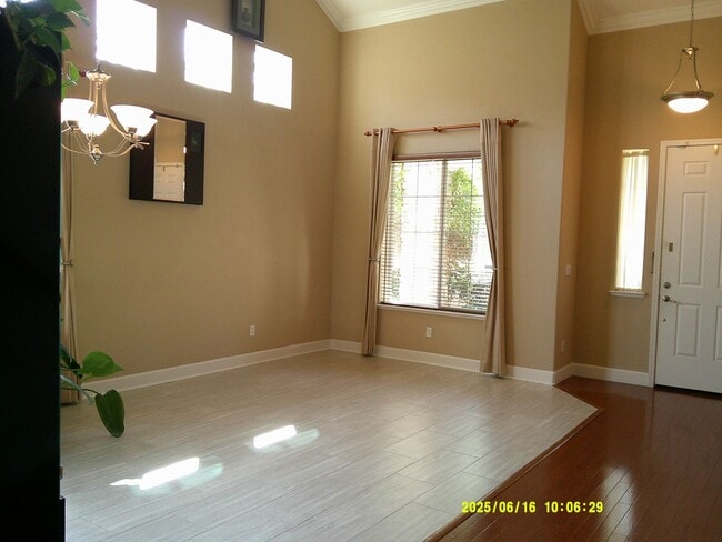 Building Photo - 5002 S Ridgefield Way