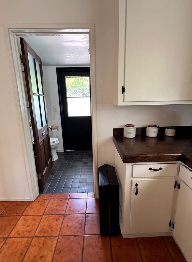 Building Photo - 2828 Laurel Canyon Pl