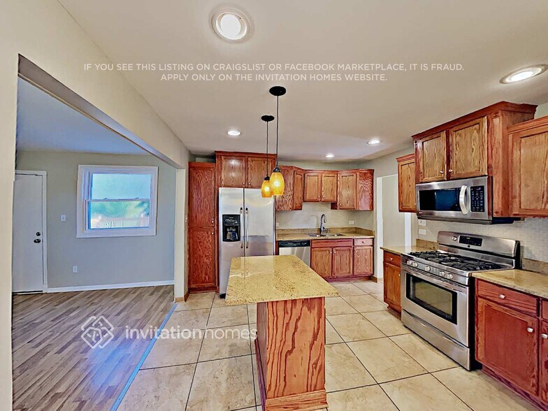 Building Photo - 13601 Cherry Ln