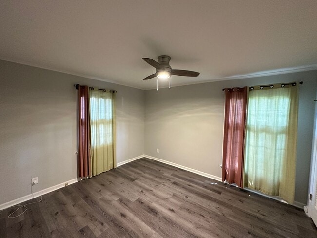 Building Photo - 289 Woodmont Dr