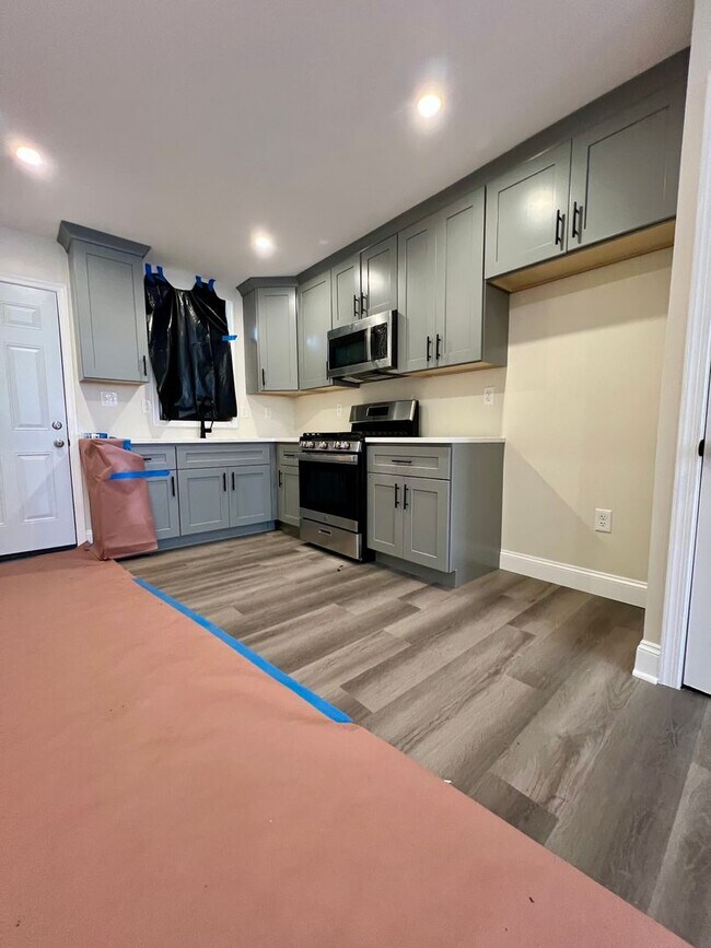 Building Photo - Newly Renovated 3-Bedroom Townhome in Cobb...