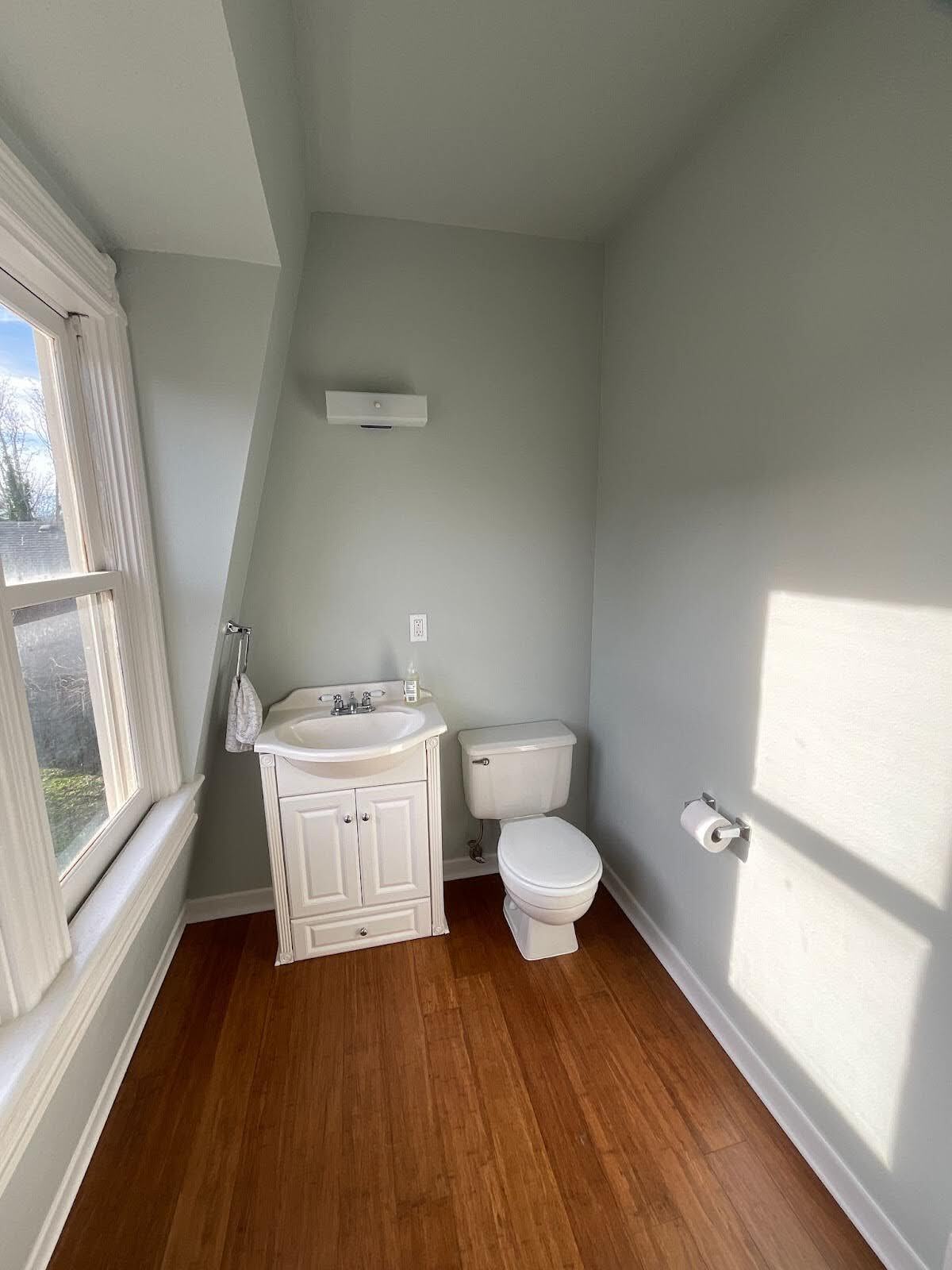 Upstairs bathroom - 3915 NE Rodney Ave