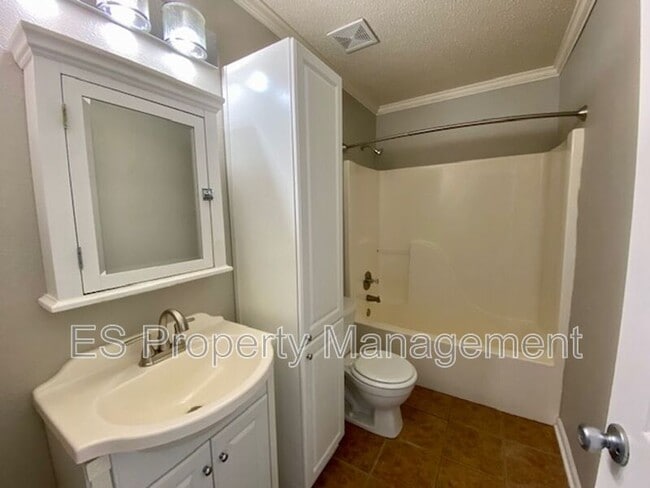 Building Photo - 15382 Ten Point Dr