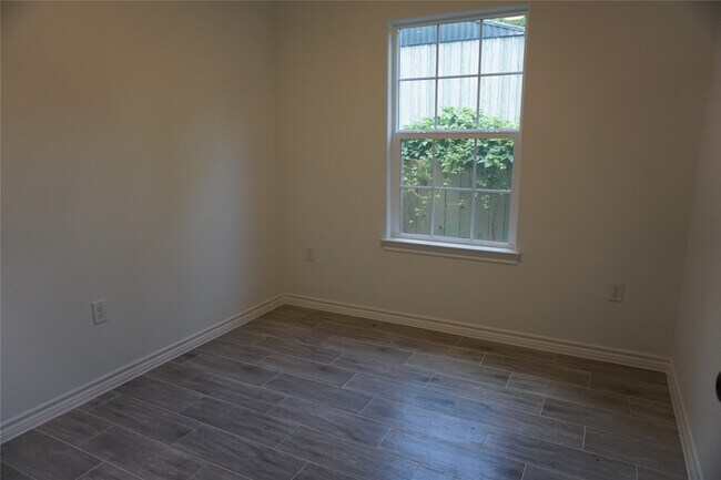 Building Photo - 11847 Nelwood St
