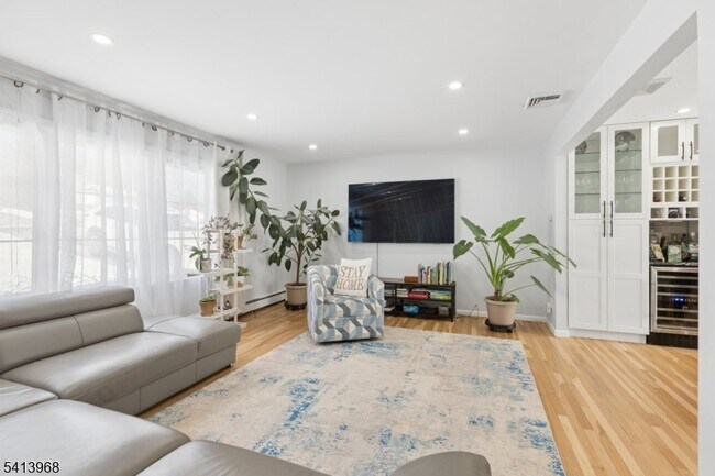 Building Photo - 11 Lewis Ln