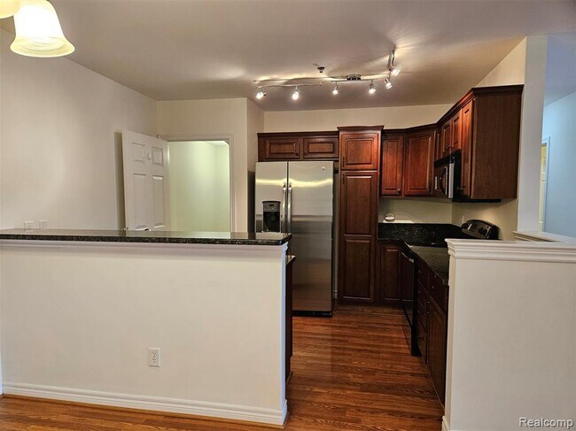 Building Photo - 264 Village Way S