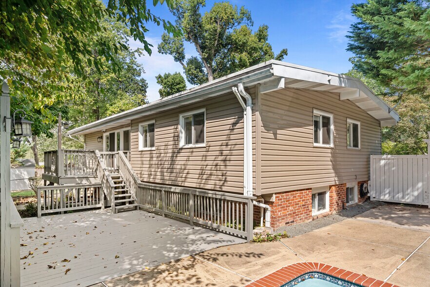 Building Photo - 7403 Carmine St