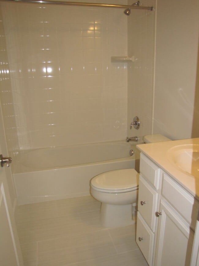 Building Photo - End Unit Townhouse Haymarket