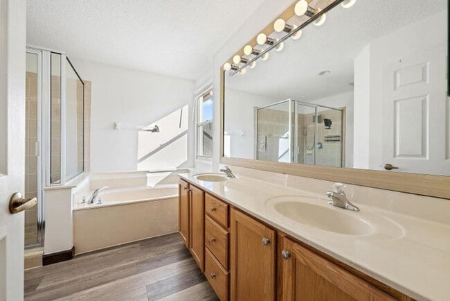 Building Photo - 8050 Murano Cir