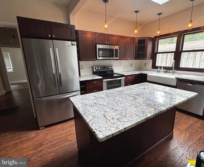 Building Photo - 864 Dogwood Trail