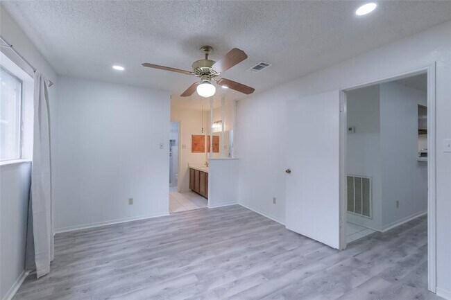 Building Photo - 5026 Algernon Dr