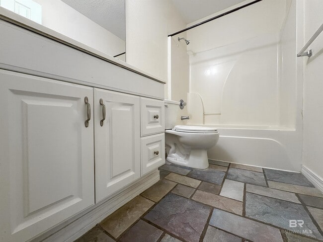 Building Photo - 5652 Dee St