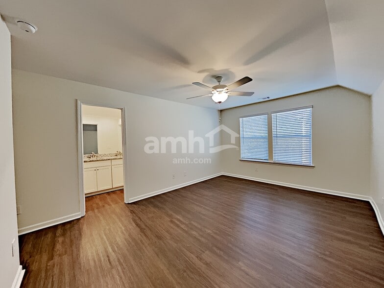 Building Photo - 172 Landsdown Xing