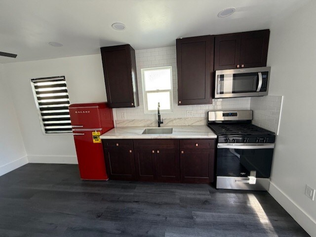 Building Photo - 823 E Cypress St