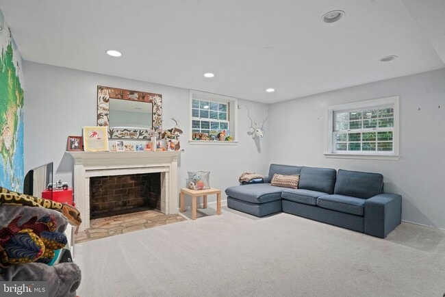 Building Photo - 5320 Albemarle St