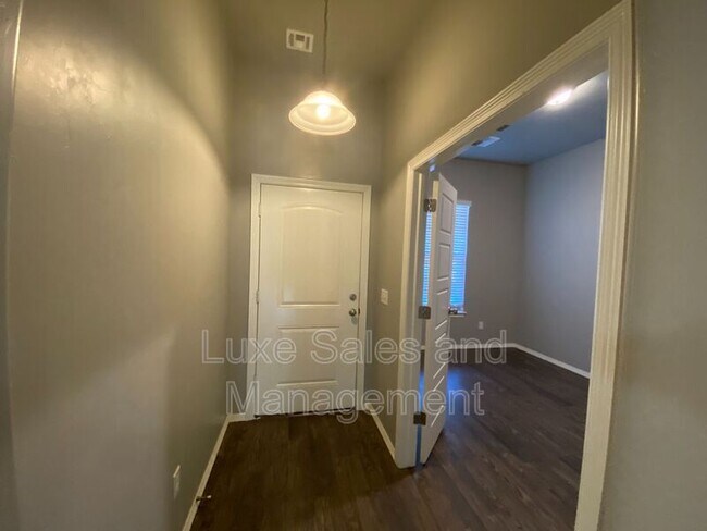 Building Photo - 7804 Meadow Lake Dr