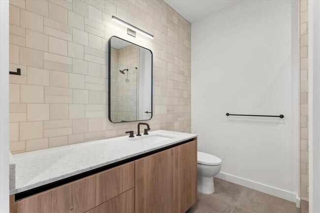 Building Photo - 84 East Ave