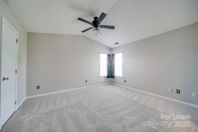 Building Photo - 120 Lantana Dr
