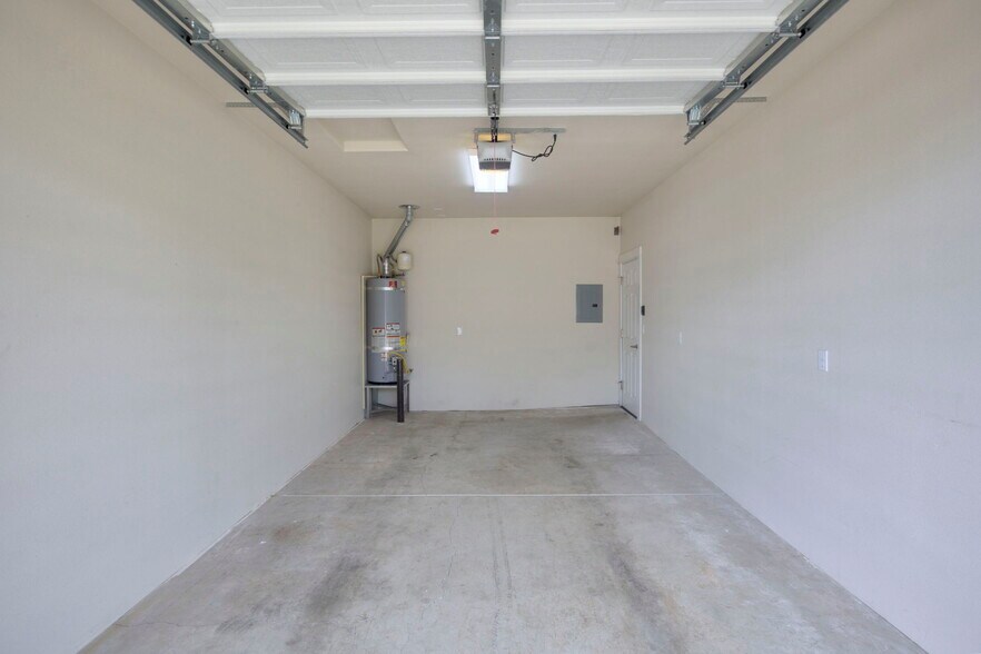 Building Photo - 741 SW Kinsington Ct