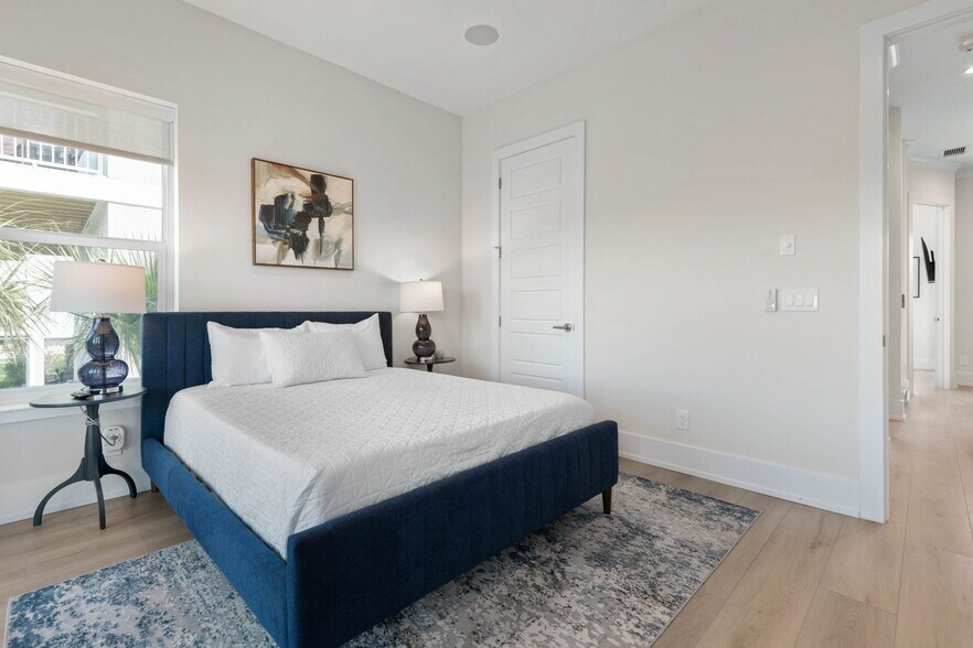 Building Photo - 3538 N Ocean Shore Blvd