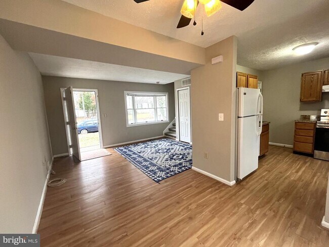 Building Photo - 1359 Jordan Dr