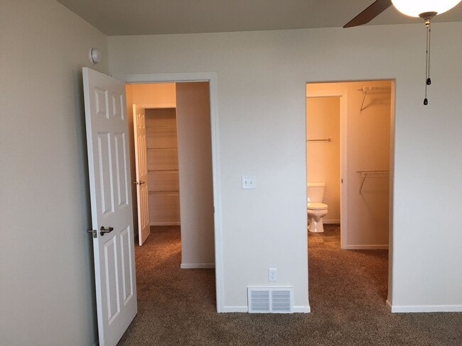 Building Photo - 3 Bed 3 Bath Twin Home