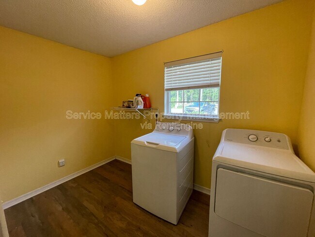 Building Photo - 4538 Chantilly Way