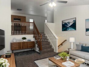 Building Photo - 3 bedroom Duplex with unique floor plan fo...