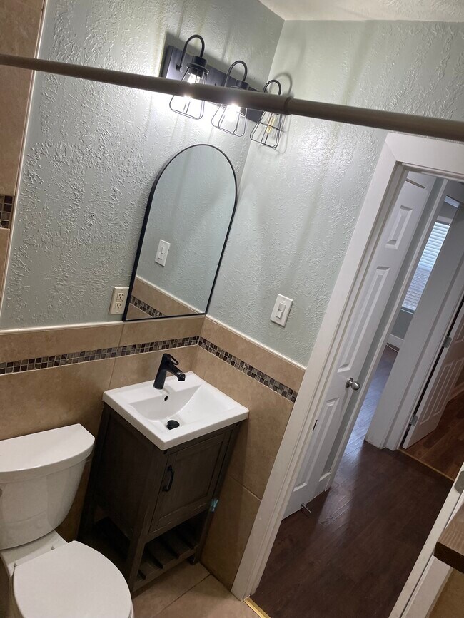 Building Photo - 6316 Victoria St