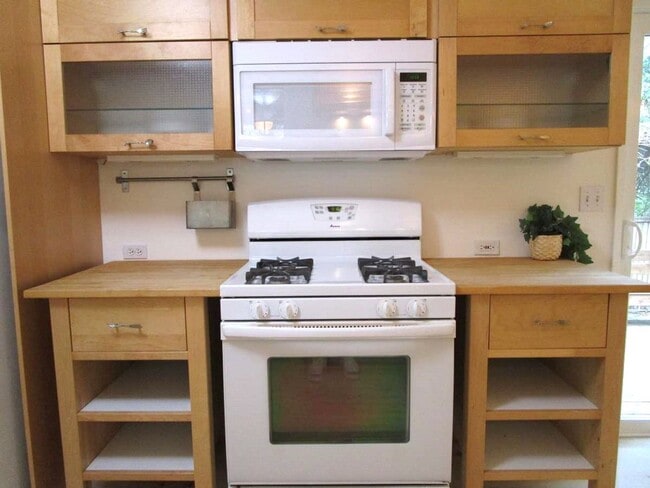 Building Photo - Lovely 3 Bedroom 1 Bath Home in Gig Harbor