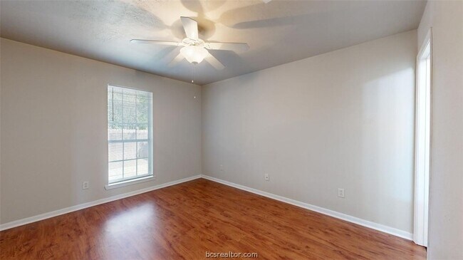 Building Photo - 1513 Hollow Hill Dr