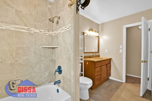 Building Photo - Beautiful home with 3 bedrooms, 2 bathroom...