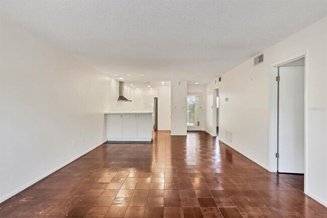 Building Photo - 301 S Gulfstream Ave