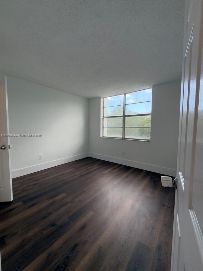 Building Photo - 482 NW 165th St